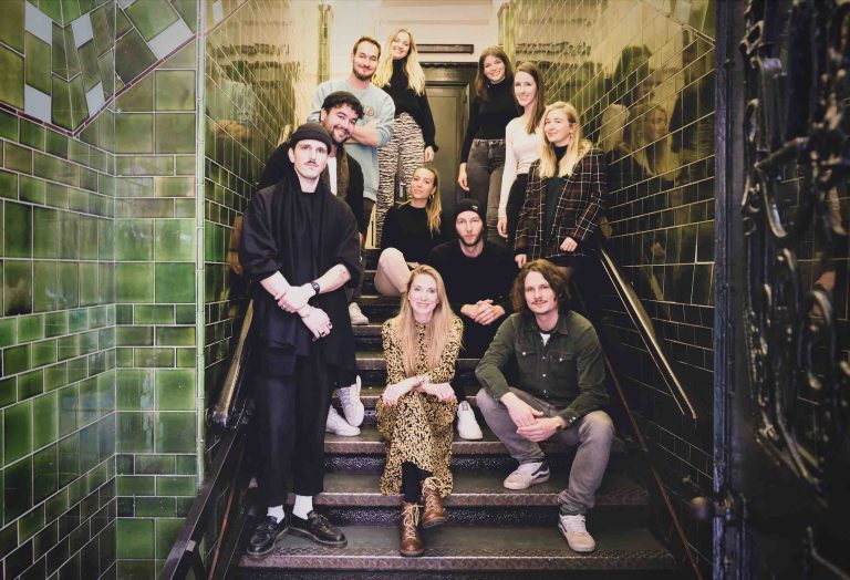 Jung von Matt SAGA hat den Durchblick: die Hamburger Agentur gewinnt den Social Media Etat von Apollo.