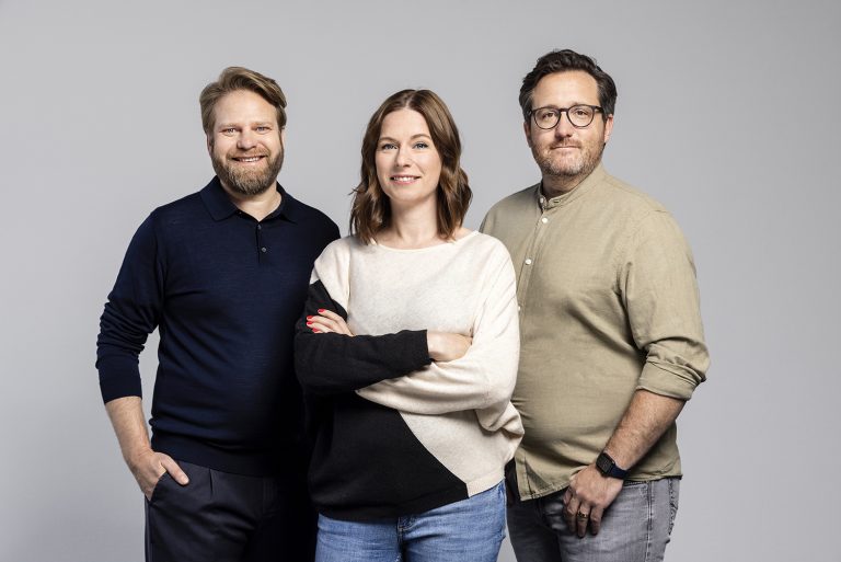 tyytyväinen kommt an