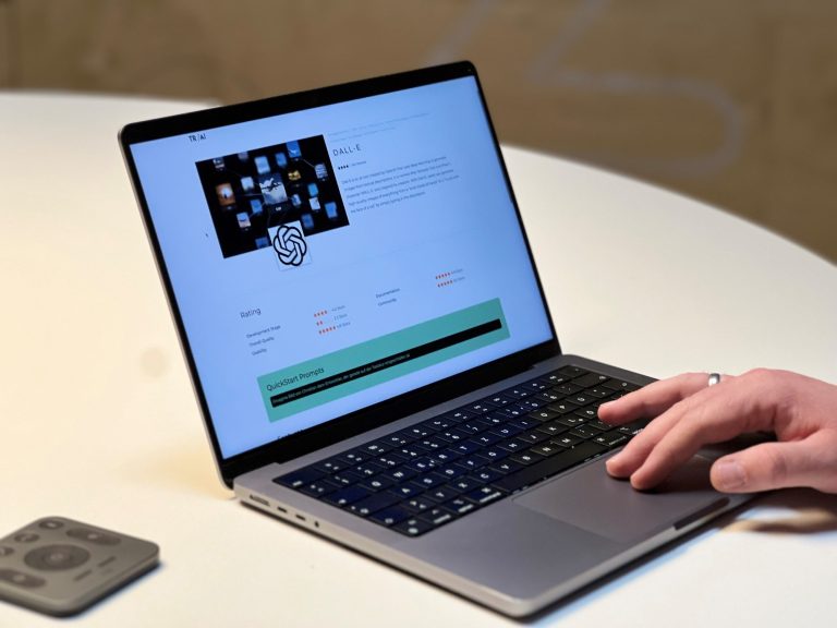 CROSSMEDIA launcht eigenen KI-Hub und startet Open-Knowledge-Bewertungsplattform für KI-Tools im Marketing