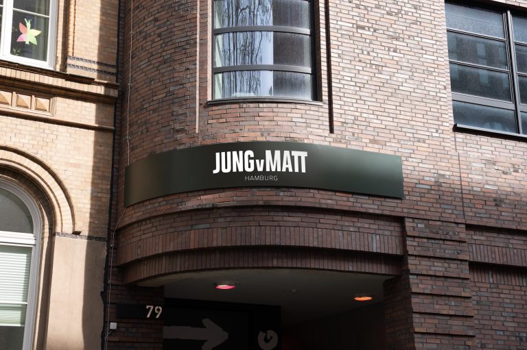 Aus Jung von Matt in Hamburg wird Jung von Matt HAMBURG