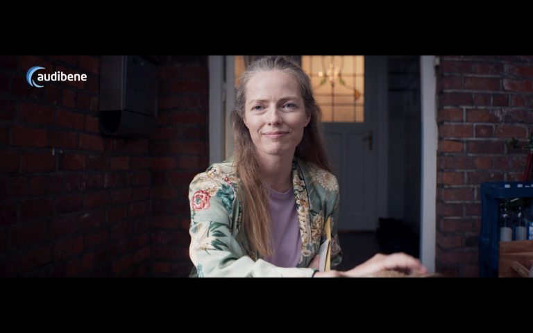 audibene feiert TV-Debüt mit Werbespot für eine neue Generation Hörgeräteträger.