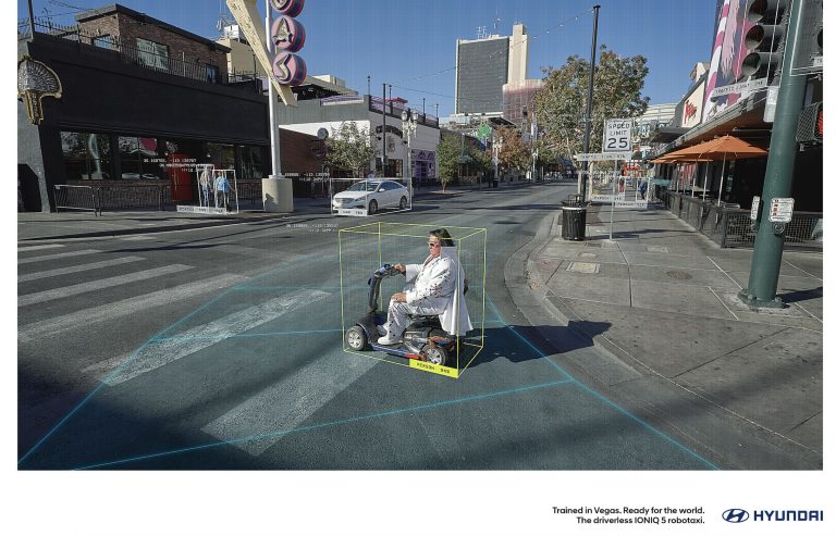 Hyundai Motor feiert das seltsame und wundervolle Las Vegas zum Launch seines selbstfahrenden IONIQ 5 Robotaxis.