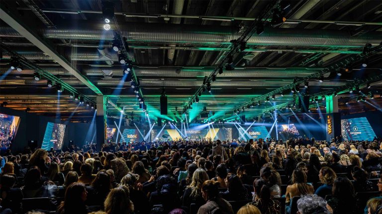 PIONEERS INSZENIERT VORWERK INTERNATIONAL AWARD NIGHT ALS IMMERSIVE ERLEBNISWELT