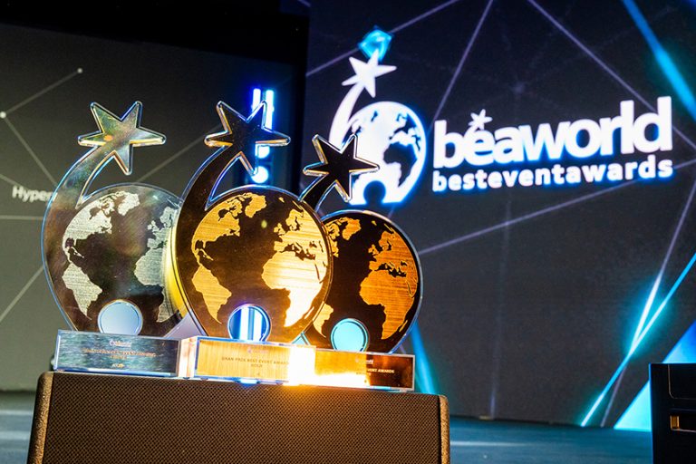 Zweimal Gold und einmal Bronze: OVAL gewinnt drei Bea World Awards