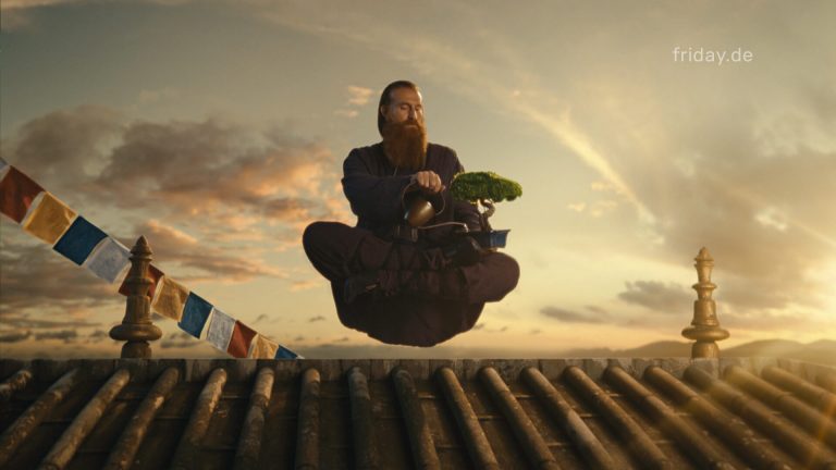Kolle Rebbe wirbt für FRIDAY im Zen-Modus. Jetzt auch in Frankreich.