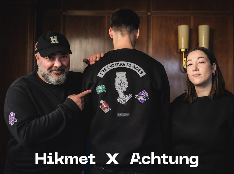 Kreativ-Collab: Sneaker-König Hikmet designt Sweater für Achtung!