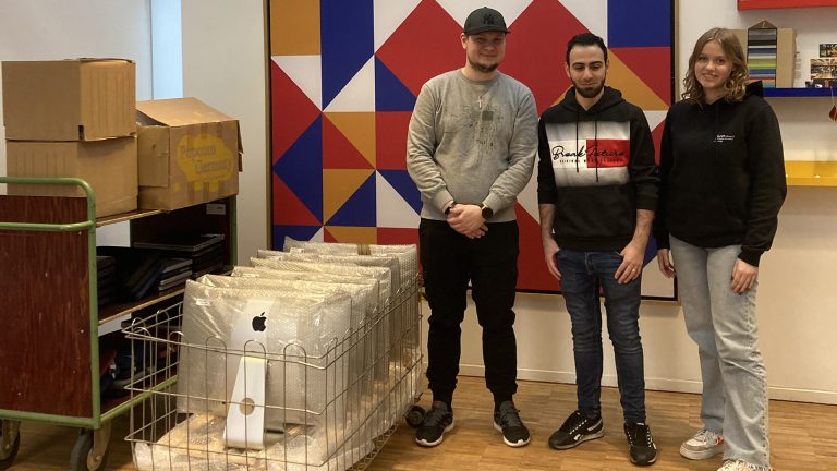 familie redlich spendet dringend benötigte Hardware für Kinder